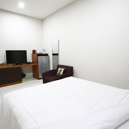 Reddoorz @ Menteng Yakarta Exterior foto